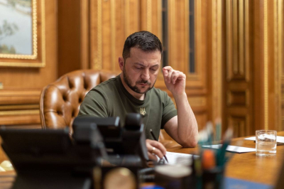 Нардеп Гончаренко* призвал подарить Конституцию Зеленскому