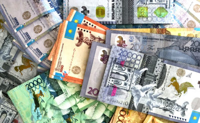 Тенге сохраняет равновесие на фоне колебаний сырьевых рынков