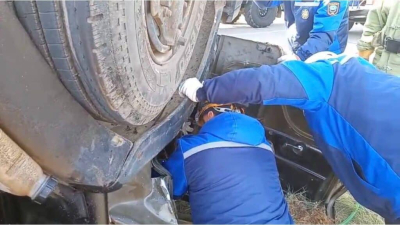 Водитель КамАЗа погиб в перевернувшемся грузовике под Павлодаром