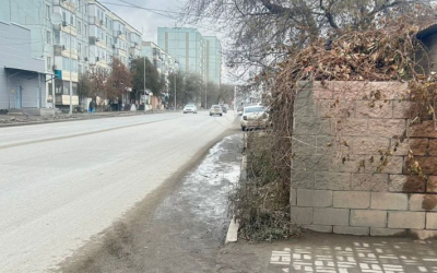 Народный репортер. По этому тротуару невозможно идти, идём по дороге