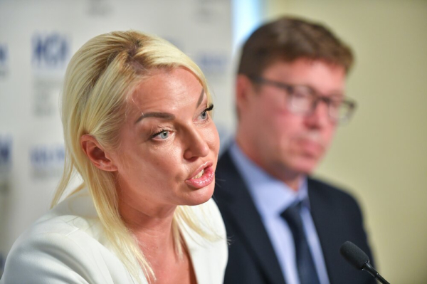 Волочкова заявила, что дочь и мама бросили ее после тяжелой операции