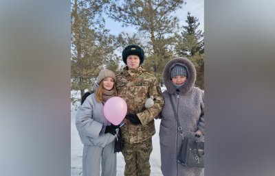 Гвардеец с женой после присяги провели гендер-пати