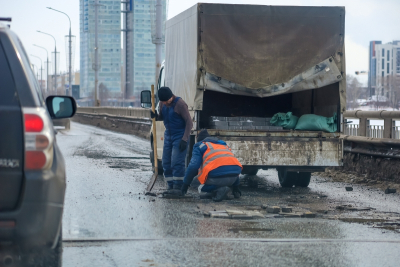Более 1100 квадратных метров дорог отремонтировали в Тюмени: список улиц