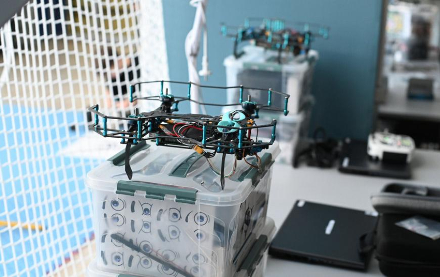 Пилотировать беспилотники в Казани учатся почти 400 школьников