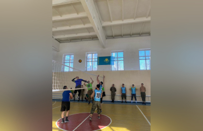 В Усть-Каменогорске гвардейцы соревновались по волейболу