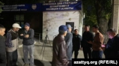 Арестованным на два месяца перед референдумом активистам в Алматы продлили пребывание под стражей еще на месяц