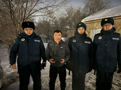 В Астане гвардейцы вернули потерянный кошелек владельцу