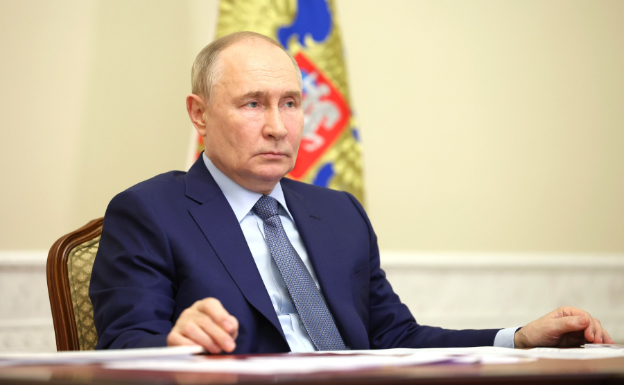 Путин призвал обеспечить неприкосновенность российских рубежей