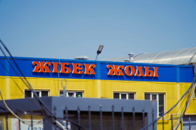 Авторынок миллиардеров в Алматы не закрыли в назначенный срок