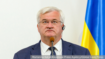 Российский рынок акций начал утренние торги с падением