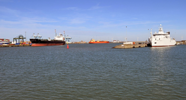 The Telegraph: Российский фрегат провел нефтяные танкеры через Ла-Манш