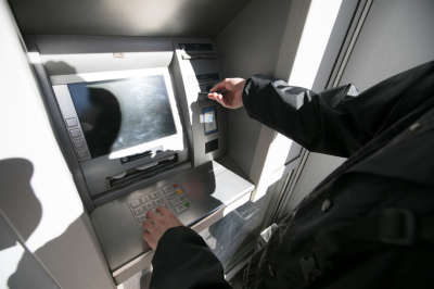 Минфин согласовал введение ограничений для физлиц на&nbsp;внесение наличных через банкоматы