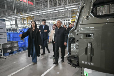 Миңнеханов Кытайда Dongfeng автомобильләре җитештерү белән танышты