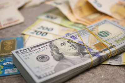 Средневзвешенный курс доллара на бирже составил 506,43 тенге
