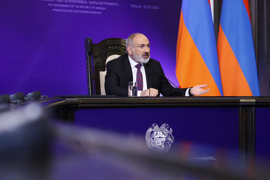 Песков передал слова Пашиняна о референдуме по экономической интеграции