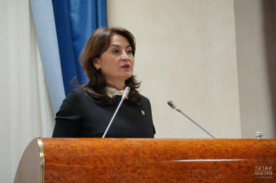 Лейла Фазлеева поздравила работников СЭС с профессиональным праздником