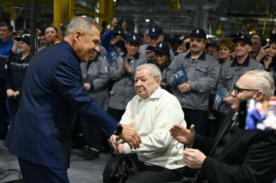 Рустам Минниханов поблагодарил строителей и первых работников &laquo;КАМАЗа&raquo; за труд