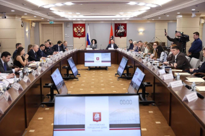 В Мосгордуме обсудили необходимость запрета таксистов-&laquo;зазывал&raquo; в аэропортах и на вокзалах