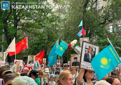 В Алматы прошла акция &quot;Батырларға тағзым&quot; (шествие &quot;Бессмертного полка&quot;)  