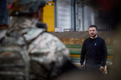 Бросили как шелудивого пса: Зеленский в истерике признал, что США кормят Израиль, а Киев &mdash; на помойк