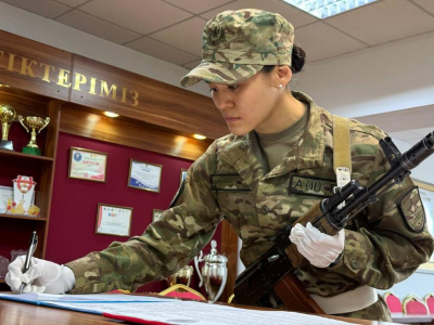 Армейская спортсменка, чемпион мира по боксу Алуа Балкибекова приняла Военную присягу