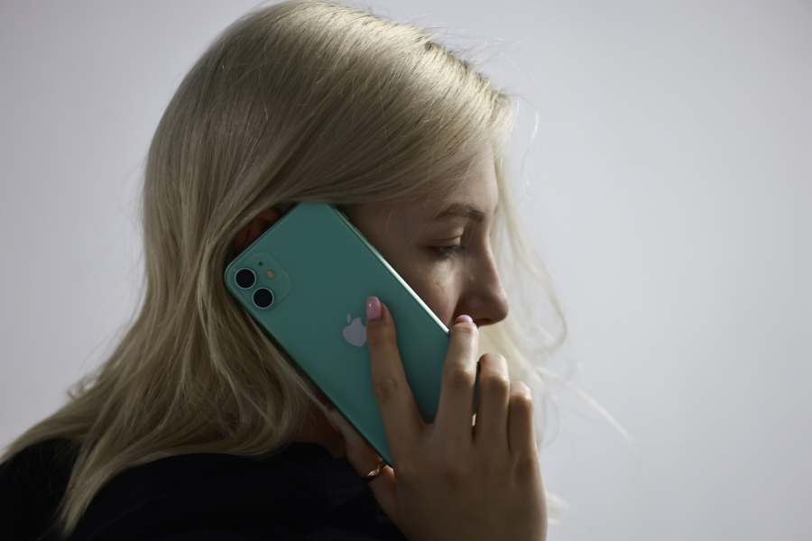 iPhone для защиты от воров будет сразу блокироваться при вырывании из рук