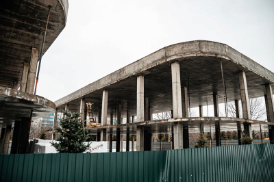 Оскандалившийся центр питания в парке Победы откроют в апреле