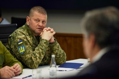 Азаров назвал Залужного реальным конкурентом Зеленского на выборах