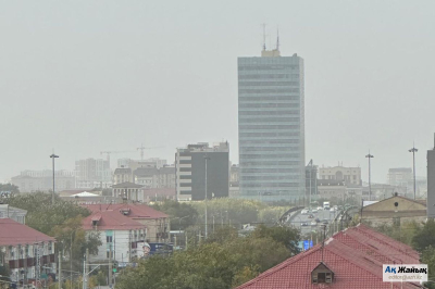 Белая пыль с обнажённого дна Каспия дошла до Атырау